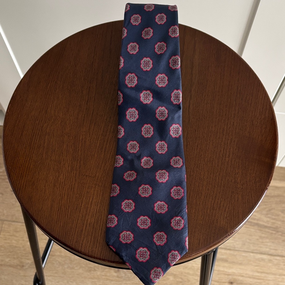 Vintage Chaps Ralph Lauren 100% Silk Navy and Red Patterned Tie